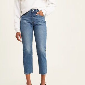 Levi's Wedgie Straight Jeans. Medium Wash